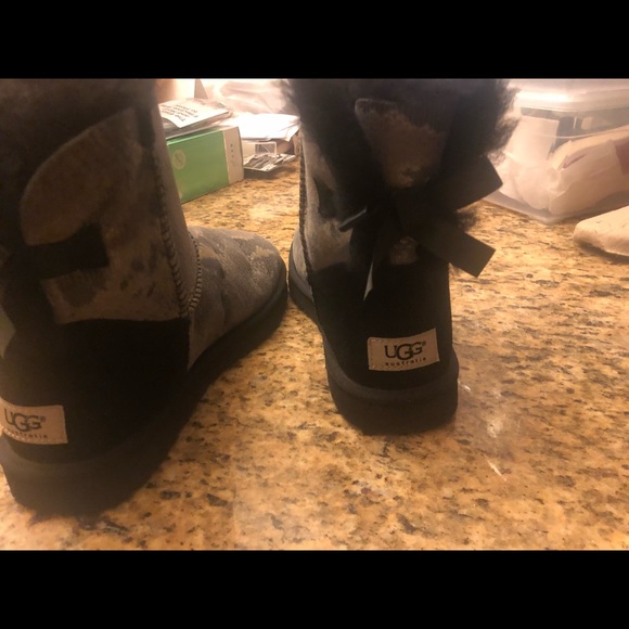 Ugg Australia Boots - Picture 3 of 6